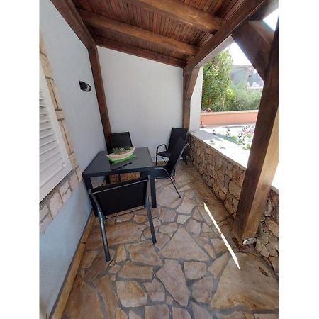 Blue Sea Vir Apartments Bagian luar foto