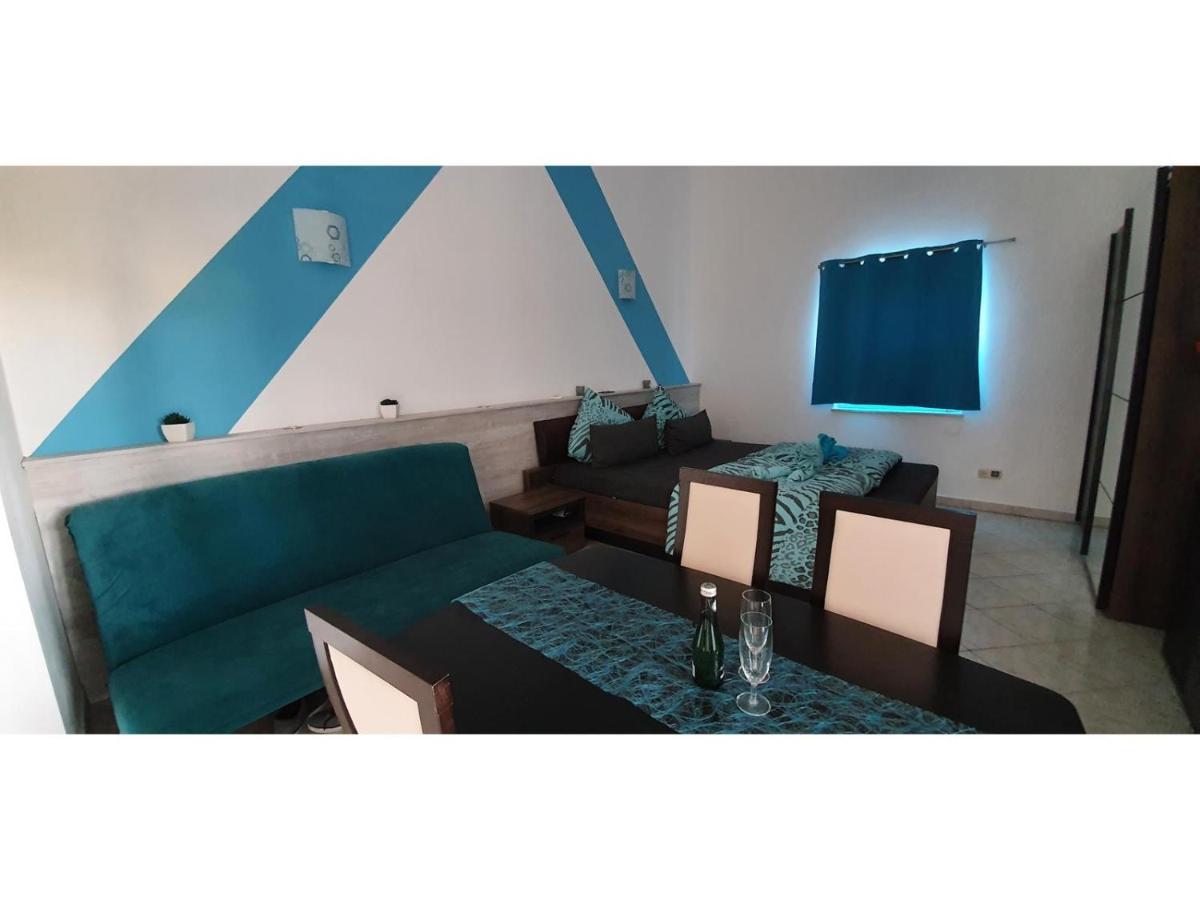 Blue Sea Vir Apartments Bagian luar foto