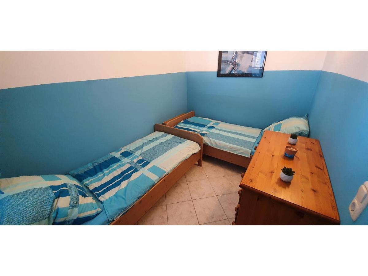 Blue Sea Vir Apartments Bagian luar foto