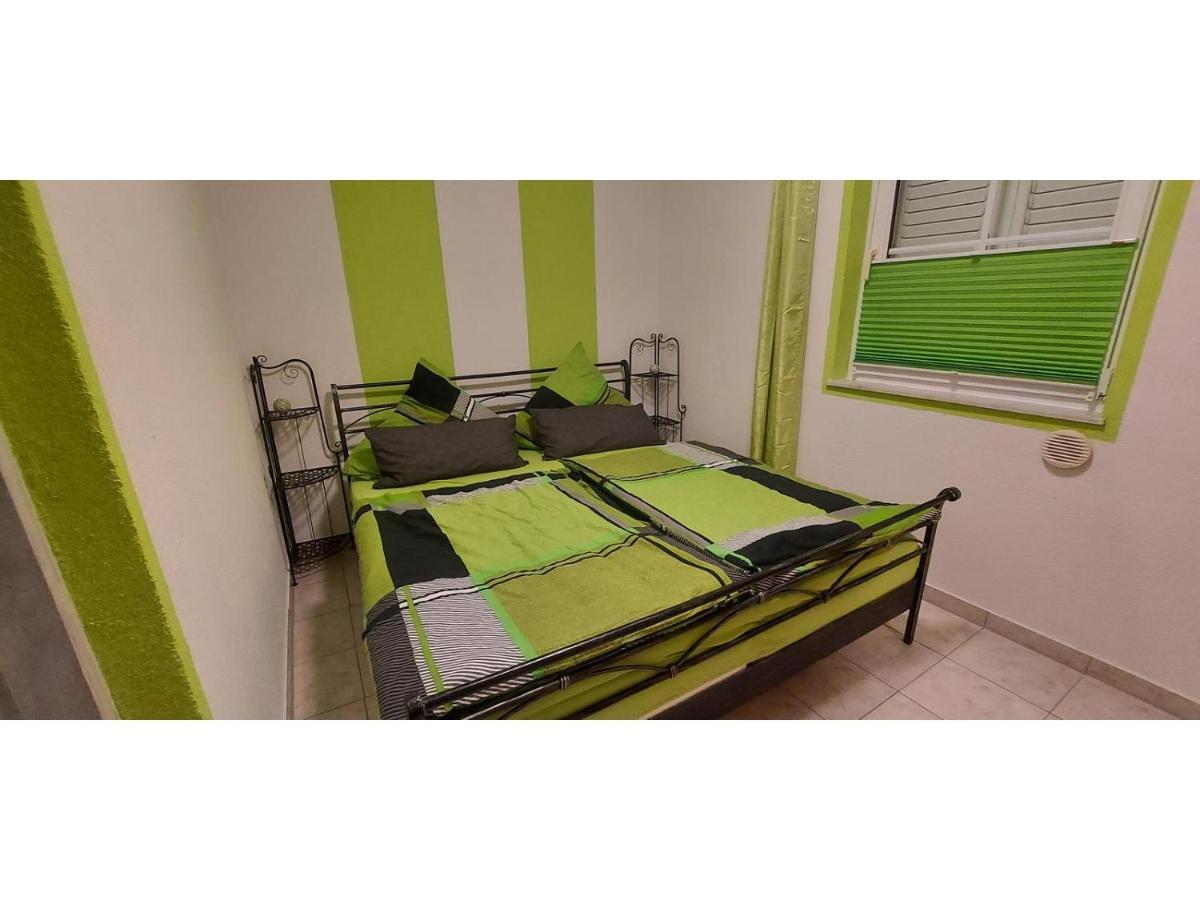 Blue Sea Vir Apartments Bagian luar foto