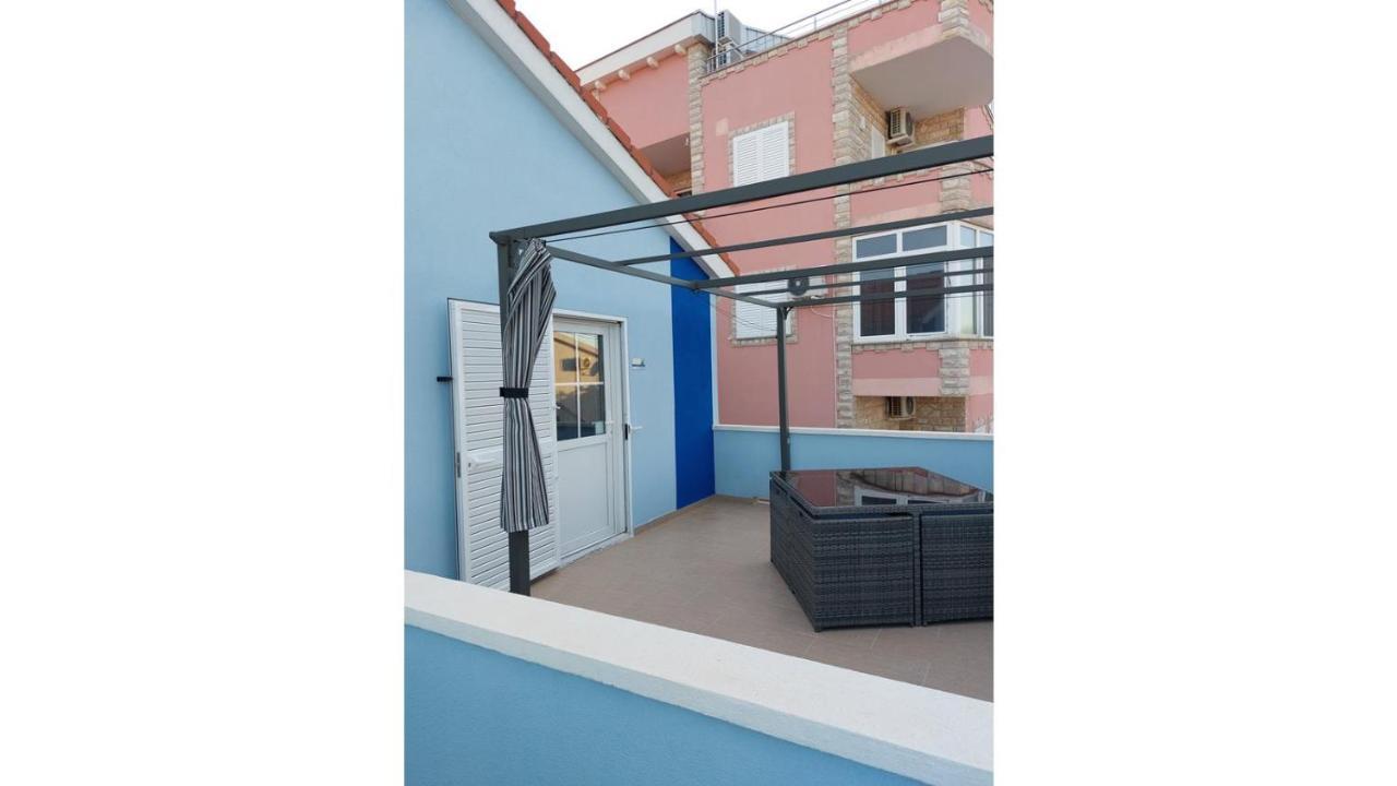 Blue Sea Vir Apartments Bagian luar foto